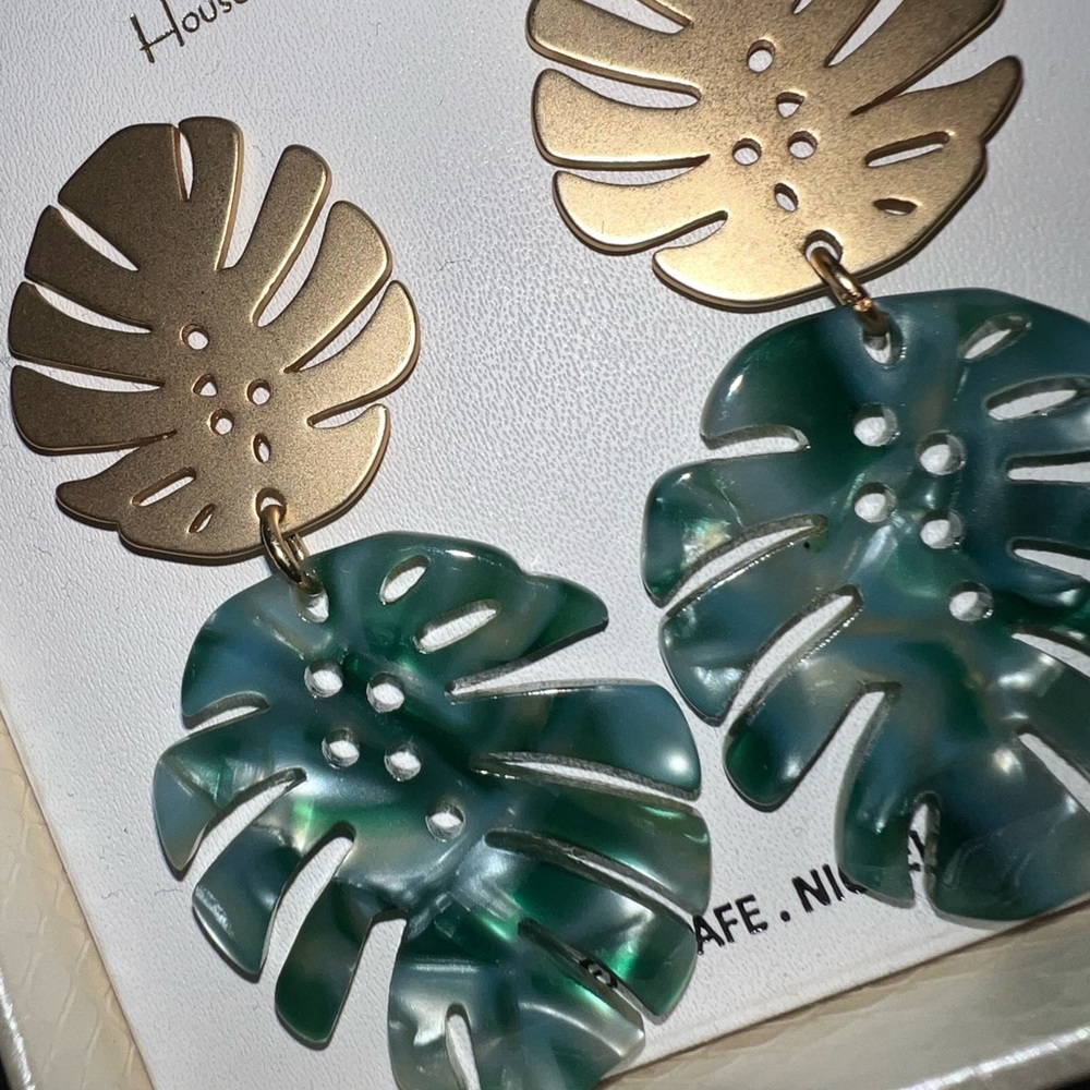 House of Harlow’s 1960s inspired palm earring for pierced ears